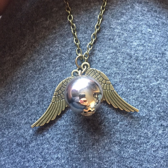 *LAST ONE*Harry Potter Golden Snitch necklace - Picture 3 of 5